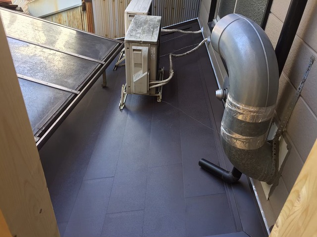 下屋根のカバー工法完了